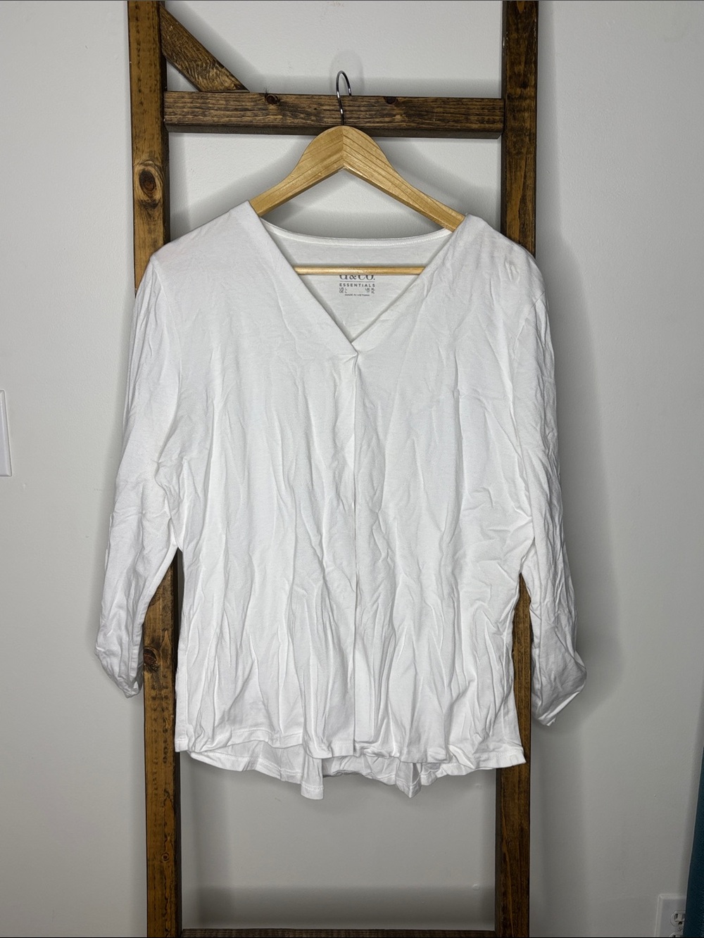 D&Co Lightweight White V-Neck Tunic Top - Relaxed Fit Size L